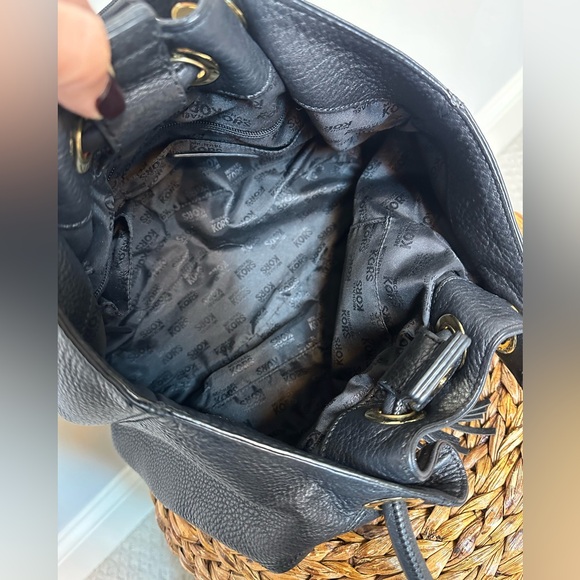 MK Michael Kors Nicole large bucket bag pebbled black leathered brass hardware - Picture 7 of 8